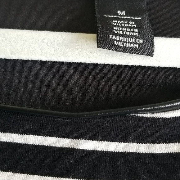 Waist Defining Black and white 3/4 Sleeve Top - Picture 8 of 8